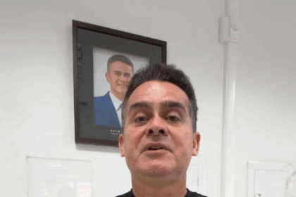 Com apoio da população e ação rápida da polícia, prefeito David Almeida anuncia recuperação parcial de bens de UBS assaltada