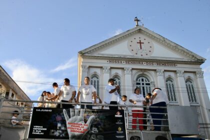 Daniel Almeida lidera a 3ª edição da Marcha da Família Contra as Drogas na zona Leste de Manaus