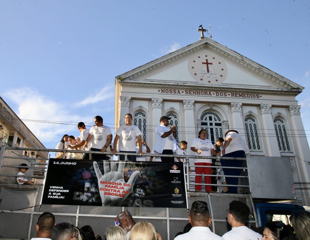 Daniel Almeida lidera a 3ª edição da Marcha da Família Contra as Drogas na zona Leste de Manaus