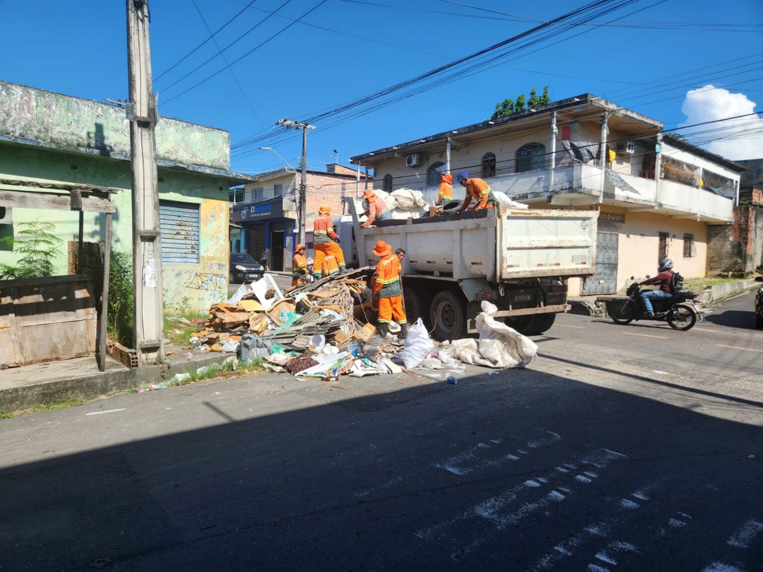 Prefeitura de Manaus intensifica ação contra lixeiras irregulares e combate ao descarte ilegal