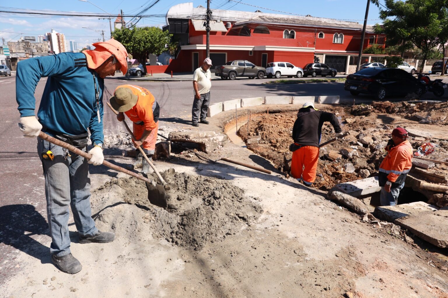 Obra estratégica e combate riscos de alagamento no Centro