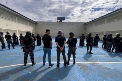 Seap, integrada com as forças de segurança, realiza operação de revista na Unidade Prisional do Puraquequara