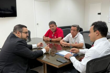 Festival de Parintins 2025: PGE-AM recebe presidente e advogado do boi-bumbá Garantido para alinhamento de questões jurídicas