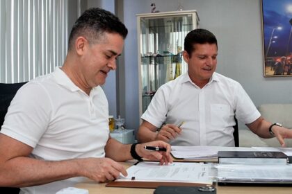 David assina projeto de lei que assegura o Passe Livre Estudantil