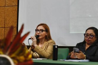 Com trajetória marcada pela ética e coragem, Paula Litaiff enfrenta perseguição por pesquisa sobre mulheres indígenas