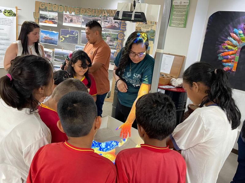 Prefeitura de Manaus realiza exposição ‘A Geologia no Bem-Estar da Humanidade’ para alunos da rede municipal