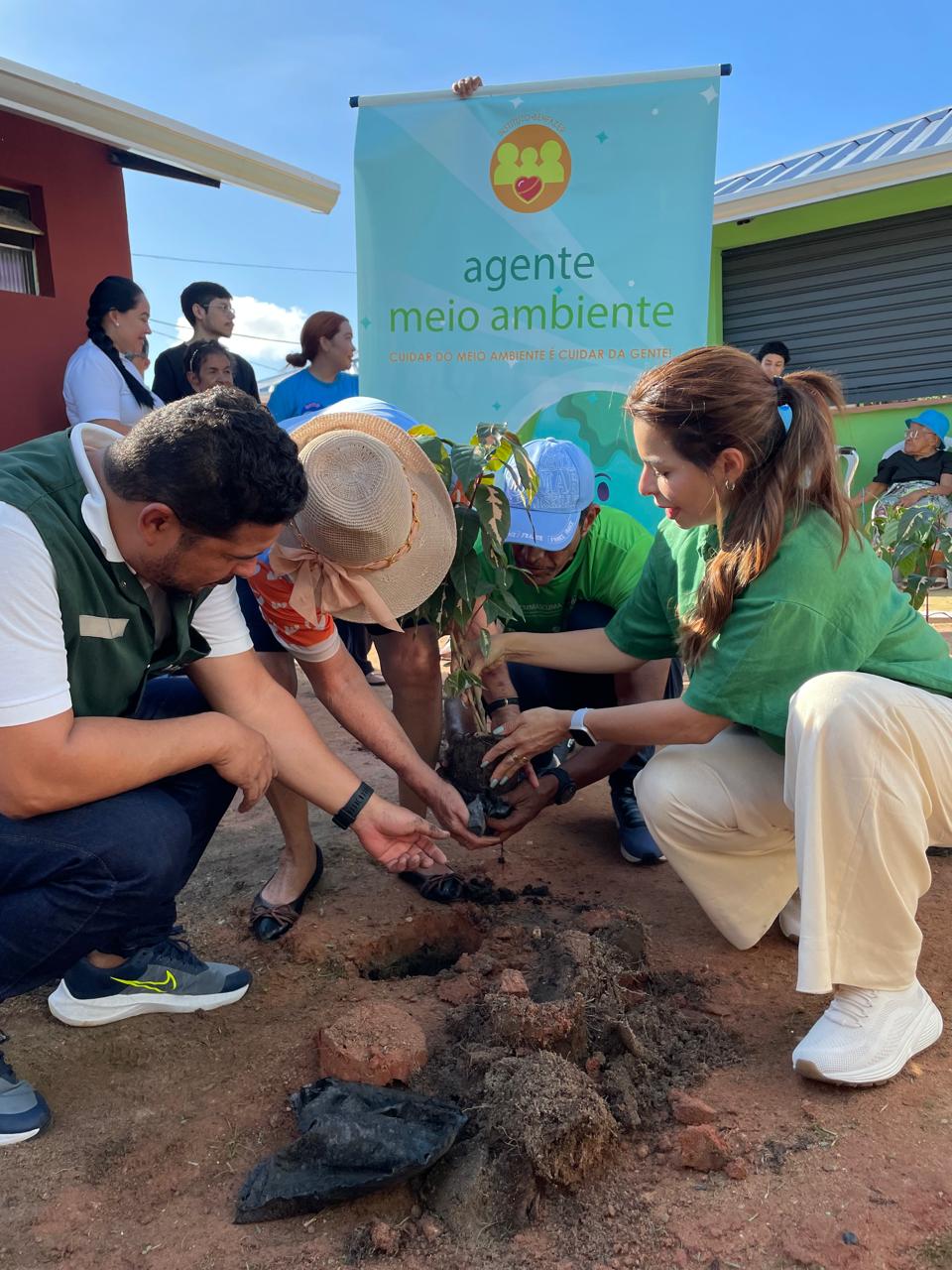 Prefeitura de Manaus realiza plantio em comemoração ao Dia Mundial do Meio Ambiente no bairro Compensa