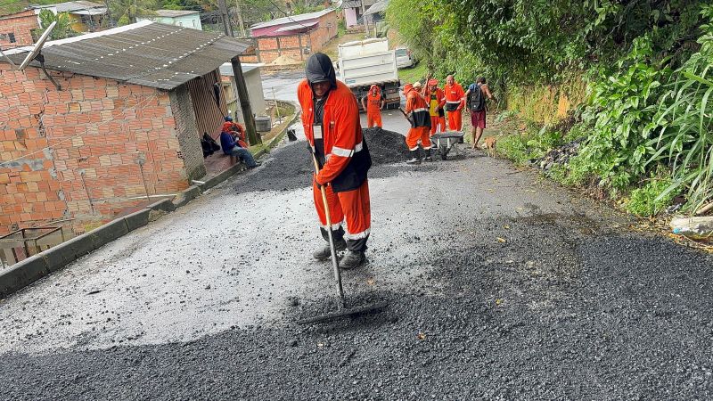 Prefeitura de Manaus reforça pavimentação no bairro Colônia Antônio Aleixo