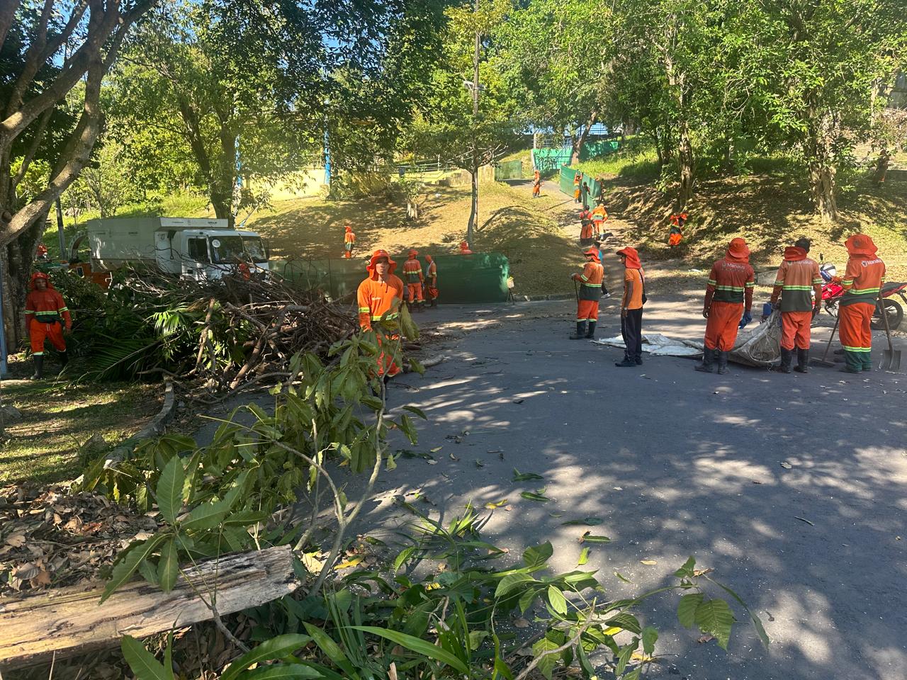 Prefeitura inicia revitalização da lagoa do Japiim com grande mutirão de limpeza e melhorias