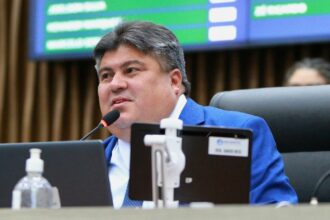 Presidente David Reis antecipa pagamento dos servidores da CMM