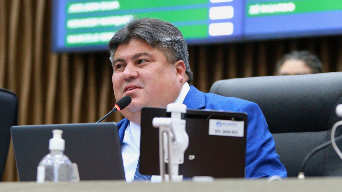 Presidente David Reis antecipa pagamento dos servidores da CMM