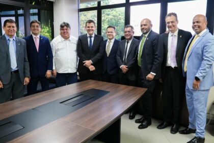 Presidente David Reis e vereadores recebem vice-prefeito Renato Junior na Câmara Municipal de Manaus