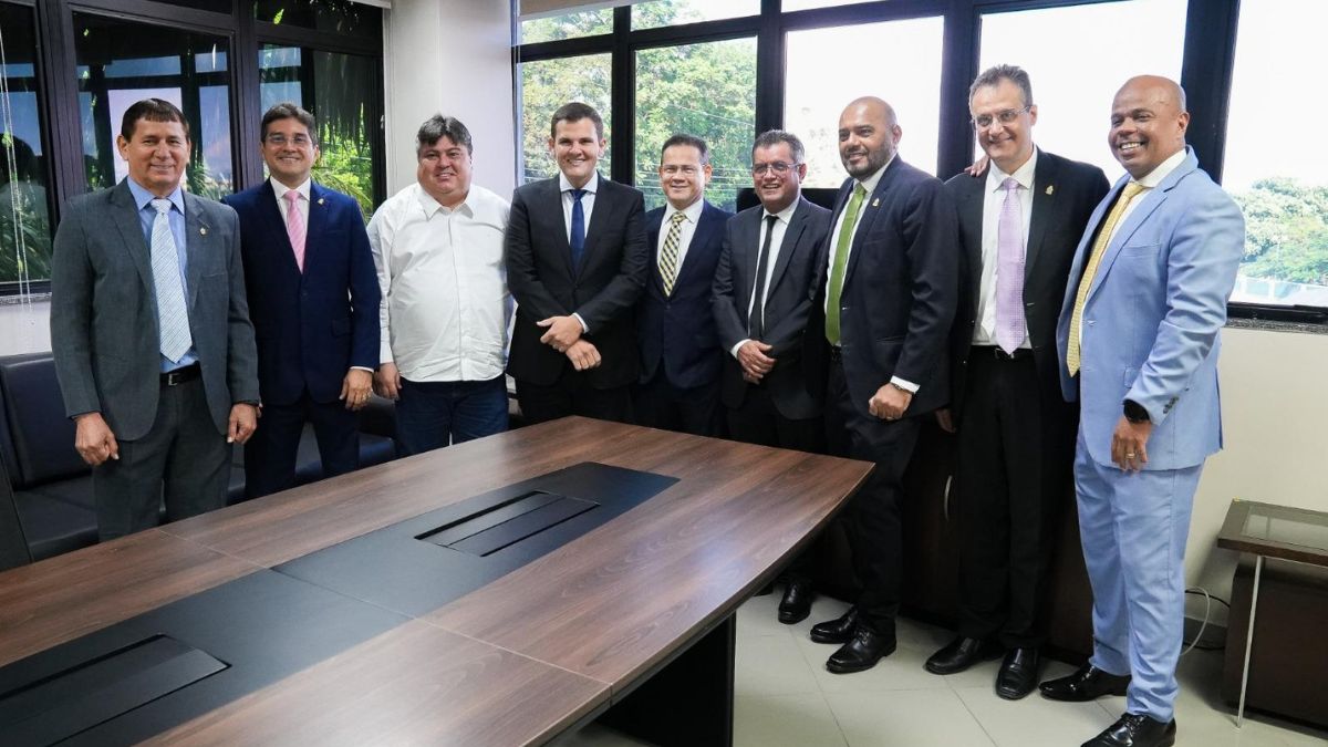 Presidente David Reis e vereadores recebem vice-prefeito Renato Junior na Câmara Municipal de Manaus