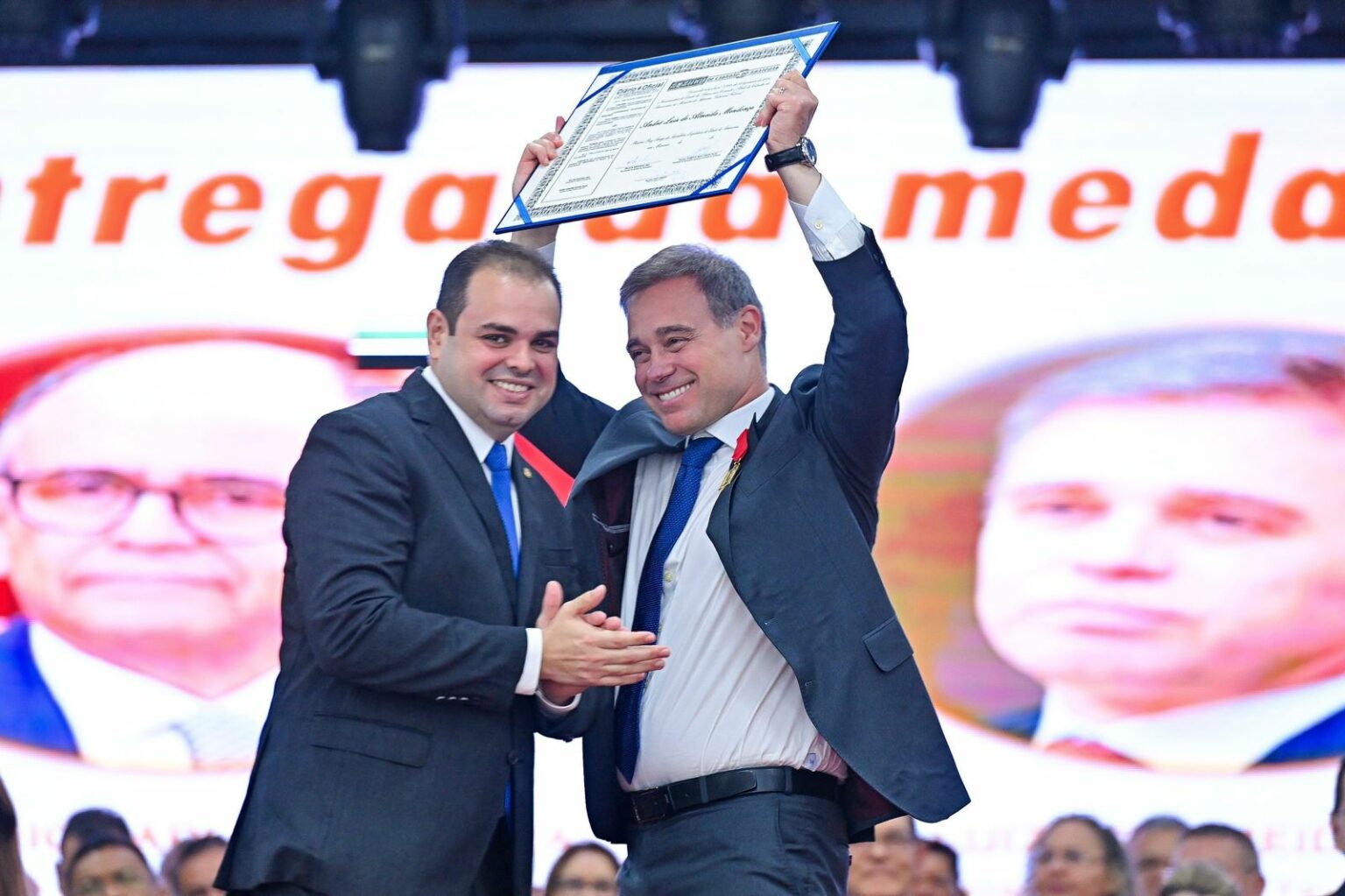 Presidente Roberto Cidade comanda Sessão Solene que outorgou honrarias a ministros do STF, STJ e jurista internacional