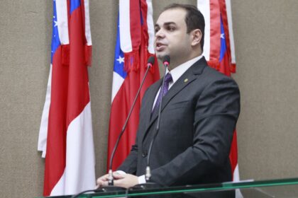 Presidente da Aleam, deputado Roberto Cidade, atualiza andamento do concurso público da Casa