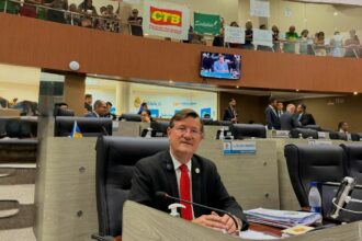 TCE-AM acata representações de Zé Ricardo e determina devolução da LDO à Prefeitura de Manaus