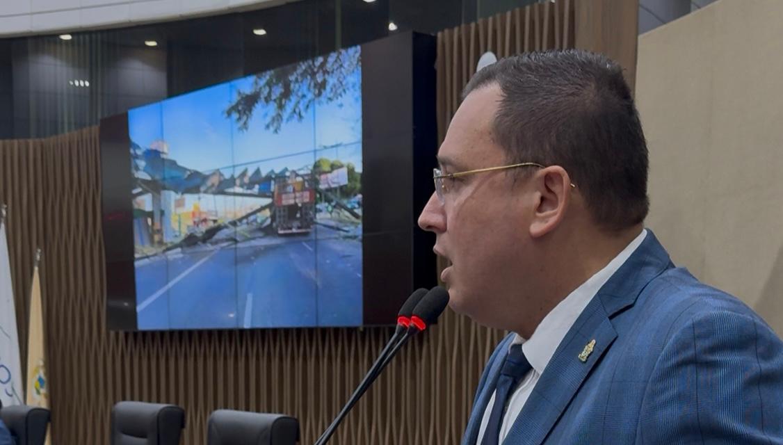 Raiff Matos cobra solução para passarela da Torquato Tapajós, em Manaus