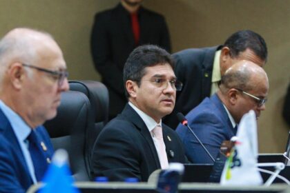 Recomposição salarial de servidores da Prefeitura de Manaus avança na CMM