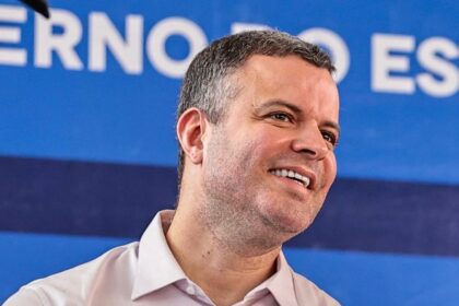 Rodrigo Sá reforça compromisso com a dignidade das famílias na entrega de mil títulos de imóveis em Manaus