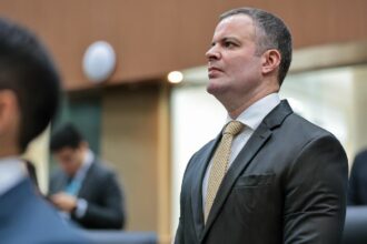 Rodrigo Sá cobra providências após morte de grávida em acidente causado por buraco na Djalma Batista