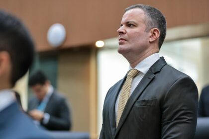 Rodrigo Sá cobra providências após morte de grávida em acidente causado por buraco na Djalma Batista