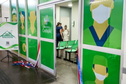 Governo do Amazonas entrega, na Policlínica Codajás, equipamentos de mobilidade e a primeira Sala de Residência da UEA