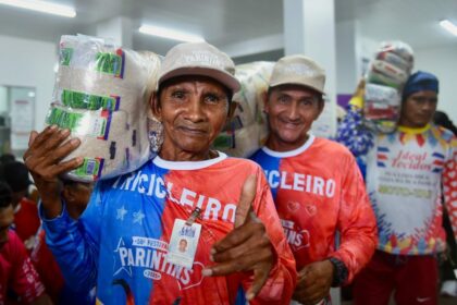 Festival de Parintins 2025: Governo do Amazonas distribui cestas de alimentos a tricicleiros da ilha