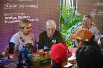 Festival de Parintins 2025: Sejusc recebe representante do MDHC em agenda de direitos humanos