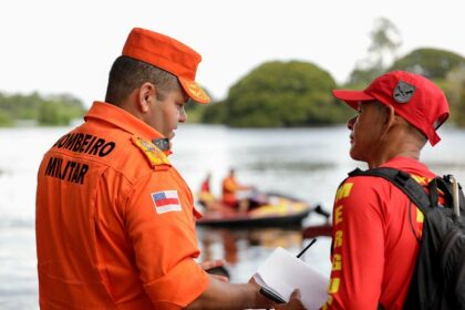 Festival de Parintins 2025: Corpo de Bombeiros realiza simulados de salvamento no bumbódromo e em balneário da Ilha