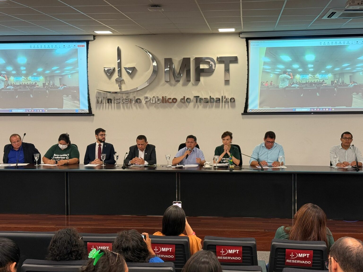 Sinésio Campos destaca participação em evento sobre destinação de resíduos sólidos
