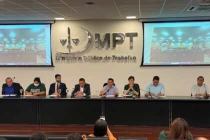 Sinésio Campos destaca participação em evento sobre destinação de resíduos sólidos