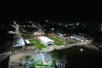 No aniversário de Barreirinha, UGPE e Sedurb destacam a modernização da iluminação pública no município