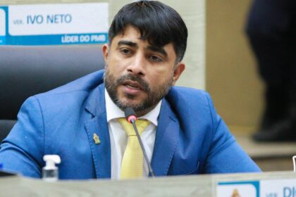 Dione Carvalho cobra agilidade em cirurgia para idoso internado em hospital de Manaus