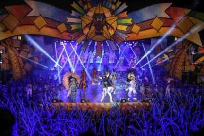 Festival de Parintins 2025: currais dos bois Caprichoso e Garantido são experiências imperdíveis para imersão turística