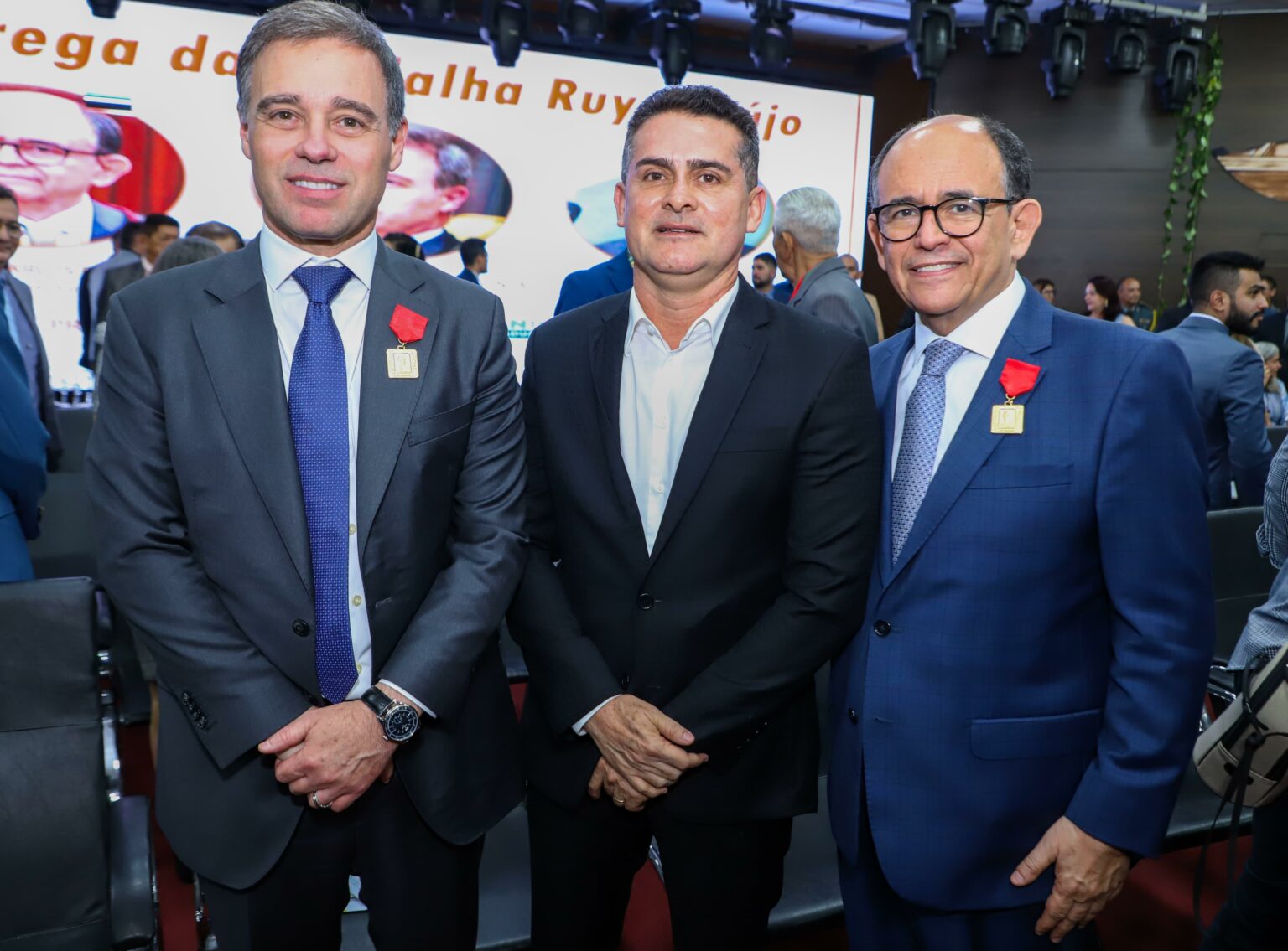 Prefeito David Almeida participa de homenagem ao ministro do STF, André Mendonça, durante Assembleia Geral da Ieadam