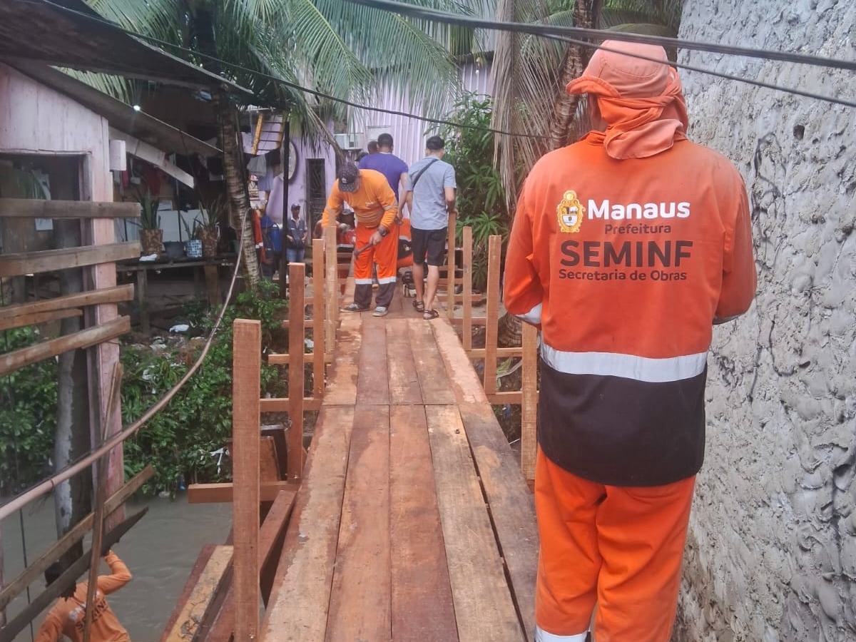 Prefeitura de Manaus trabalha na implantação de ponte no Colônia Santo Antônio