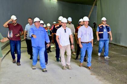 Prefeito David Almeida vistoria obras finais do complexo viário Rei Pelé e aprova intervenção artística no espaço