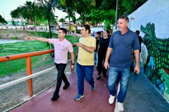 Prefeito David Almeida acompanha testes finais e confirma entrega de praça molhada na lagoa da Compensa nesta quarta-feira, 18