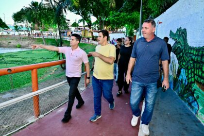 Prefeito David Almeida acompanha testes finais e confirma entrega de praça molhada na lagoa da Compensa nesta quarta-feira, 18