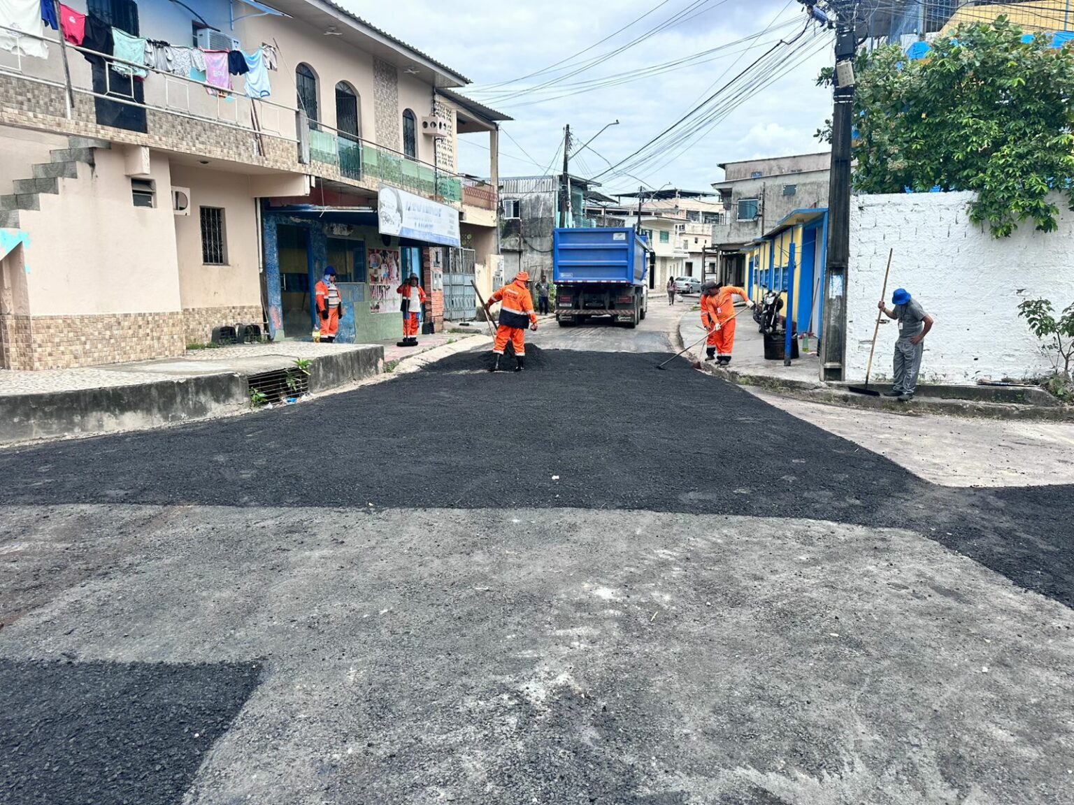 Prefeitura de Manaus recupera via no bairro São Francisco com nova pavimentação