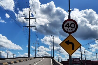 Prefeitura de Manaus reforça sinalização no complexo viário Rei Pelé