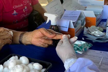 Uso racional de medicamentos e prevenção de IST são temas de ação da FVS-RCP no Parque do Idoso em Manaus