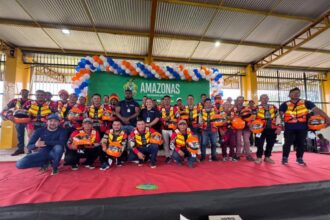 Detran-AM entrega 70 kits de segurança para mototaxistas do município de Boa Vista do Ramos