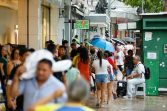 Governo do Amazonas realiza pagamento da primeira parcela do 13º salário dos servidores públicos estaduais