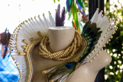 Festival de Parintins 2025: Setemp reforça orientação sobre proibição do uso de penas e partes de animais silvestres na Mostra de Artesanato e Economia Solidária