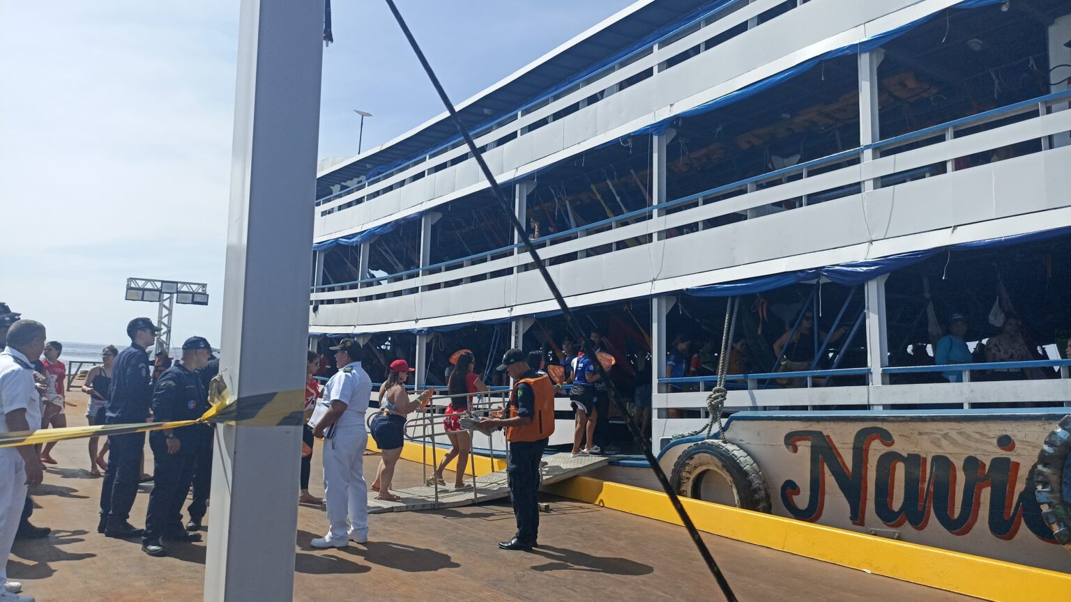 Prefeitura de Manaus participa da operação ‘Chapa Quente’ de fiscalização no rio Negro para o Festival Folclórico de Parintins