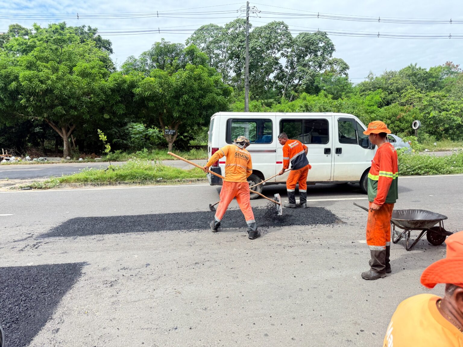 Prefeitura realiza manutenção asfáltica na avenida Nathan Xavier