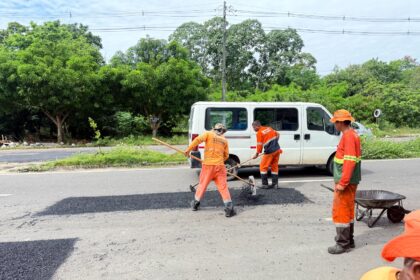 Prefeitura realiza manutenção asfáltica na avenida Nathan Xavier
