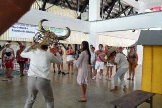 Festival de Parintins 2025: Visita guiada ao Bumbódromo bate recorde de público e reforça alta da cultura e turismo em Parintins