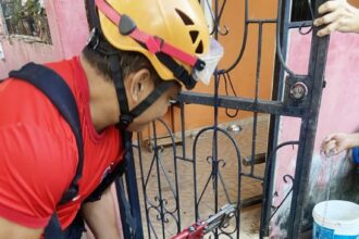 Em Manacapuru, Corpo de Bombeiros resgata cachorro preso em grade após se assustar com fogos de artifício